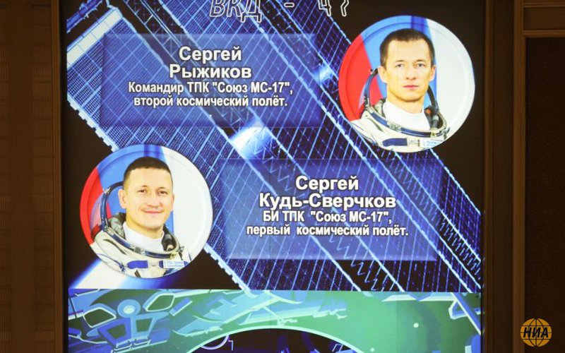 Космонавты Роскосмоса завершили работу в космосе и вернулись на МКС